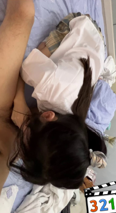 今天不知道从哪里诱骗到了一个花边裤袜 格子裙JK少女，让少女心甘情愿为其口交上位骑乘